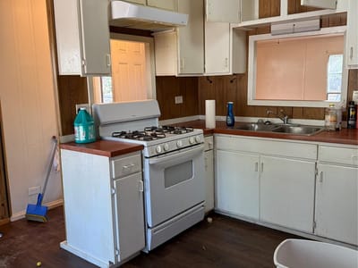 Primary bedroom at 122 Pawnee Ct - 3 bed 1 bath home