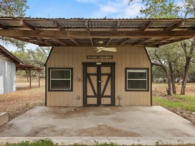 Primary bedroom - 122 Winding Creek Rd Primary bedroom at 122 Winding Creek Rd - JAMES H. JOHNSON, Spicewood, TX