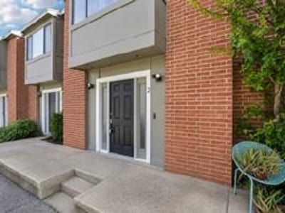 Property photo 2 at 1221 W Hopkins ST Unit #2 - 2 bed 1 bath home