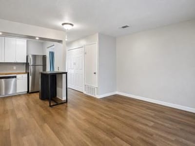 Property photo 4 at 1221 W Hopkins ST Unit #2 - 2 bed 1 bath home