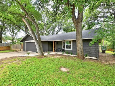 Living area at 12210 Waxwing CIR - 4 bed 2 bath home