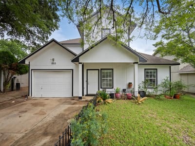 Living area at 12213 Shropshire BLVD - 3 bed 2 bath home