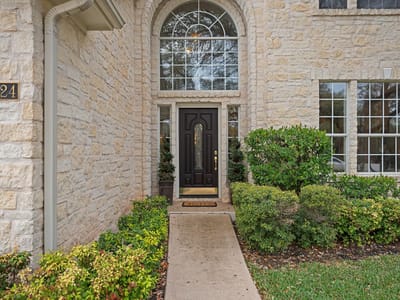 Living area at 1224 Fall Creek LOOP - 5 bed 2 bath home