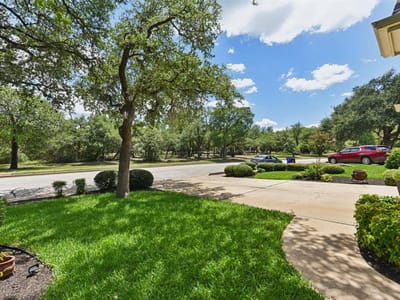 Living area at 1224 Fall Creek Loop - 5 bed 2 bath home