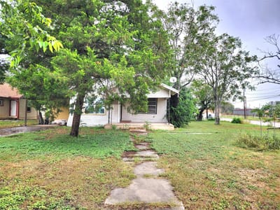 Property photo 4 at 123 E Davis ST - 2 bed 1 bath home