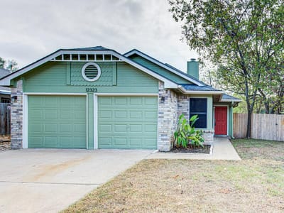 Living area at 12323 Tomanet TRL - 2 bed 2 bath home