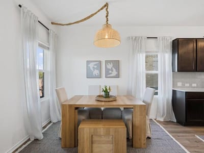 Living area at 1233 Sweetspire ST - 5 bed 3 bath home