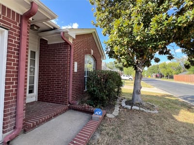 Property photo 4 at 1235 Blackthorn DR - 4 bed 2 bath home