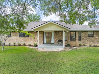 Living area at 1237 Oleander DR - 3 bed 2 bath home