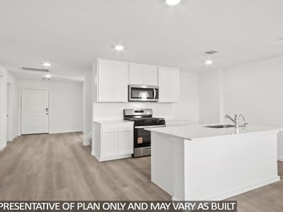Property photo 3 at 124 Baby Calf Roping RD - 6 bed 2 bath home