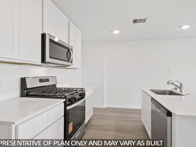 Property photo 5 at 124 Baby Calf Roping RD - 6 bed 2 bath home