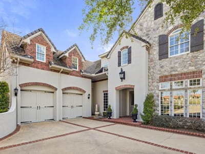 Living area at 124 Florentine - 4 bed 3 bath home