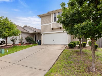 Living area at 124 Guemal RD - 4 bed 2 bath home