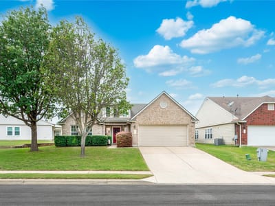 Living area at 124 Yaupon CV - 3 bed 2 bath home