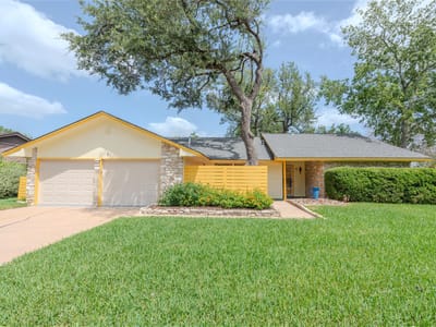 Living area at 12409 Split Rail PKWY - 4 bed 2 bath home