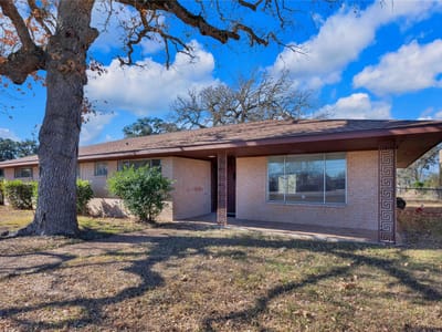 Living area at 1243 North Jefferson Hwy - 3 bed 2 bath home