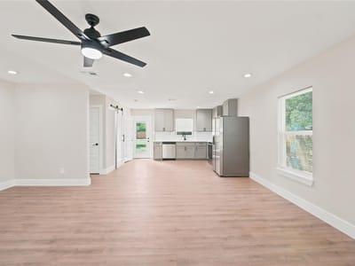 Living area at 125 Discovery LN - 2 bed 2 bath home
