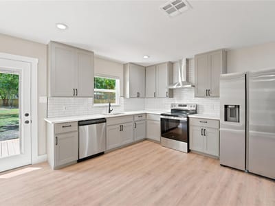 Kitchen at 125 Discovery LN - 2 bed 2 bath home