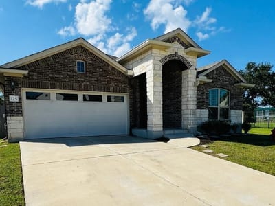Living area at 125 Millsaps CT - 3 bed 2 bath home