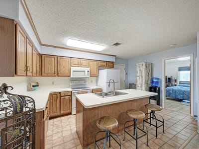 Primary bedroom at 125 Winding Way - 2 bed 2 bath home