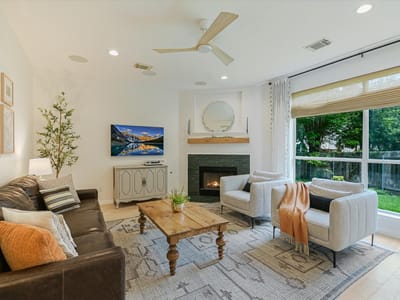 Living area at 12506 Canyon Glen DR - 3 bed 2 bath home
