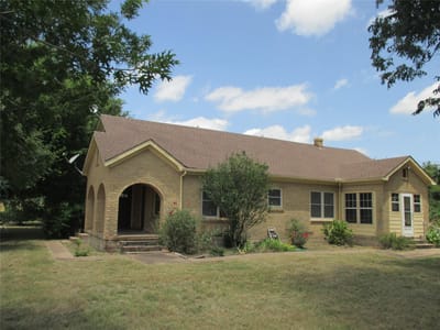 Living area at 12610 Pecan School Road - 2 bed 2 bath home