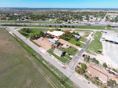 Living area at 12660 N IH 35 Hwy - Jarrell Town Of, Jarrell, TX