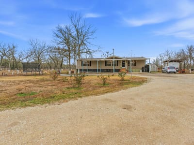 Living area at 1278 Fm 812 RD - 3 bed 2 bath home