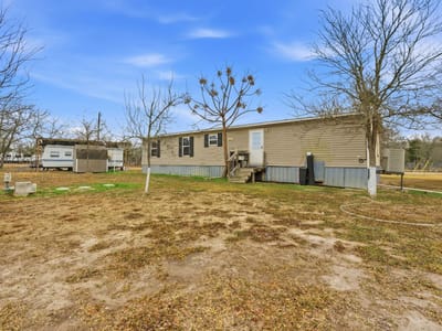 Primary bedroom at 1278 Fm 812 RD - 3 bed 2 bath home