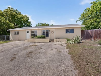 Living area at 128 Coers CIR - A G Coers Ii Lot 1 Duplex Geo#33092074, San Marcos, TX