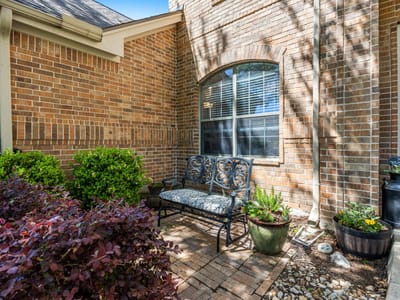 Living area at 128 Las Colinas Dr - 5 bed 3 bath home