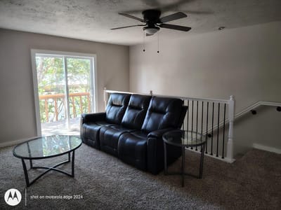 Living area at 1284 Beaver Lake DR - 6 bed 3 bath home