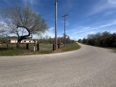 Living area at 1285 Burdette Wells Rd - A022, Lockhart, TX