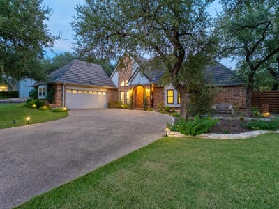 Property photo 3 at 129 Crest View Dr - 3 bed 2 bath home