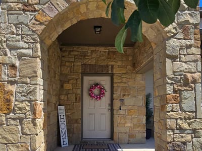 Property photo 4 at 129 Diamondback CV - 4 bed 2 bath home