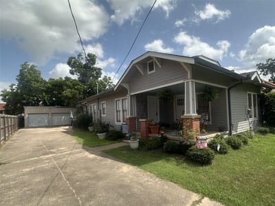 Living area at 129 E Crockett St - 3 bed 2 bath home