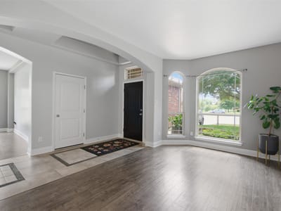 Living area at 129 Lake Whitney CT - 4 bed 2 bath home