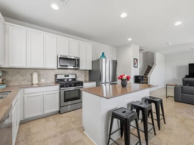 Property photo 4 at 129 Sundown Ave - 4 bed 2 bath home