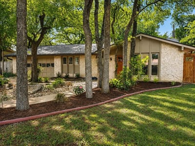 Living area at 12904 Trailwood RD - 3 bed 2 bath home