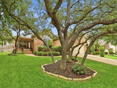 Living area at 12909 Majestic Oaks DR - 4 bed 2 bath home