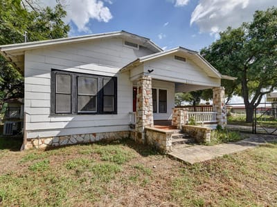 Kitchen at 1292 N I-35 - Am Esnaurizar 11 League Grant, New Braunfels, TX