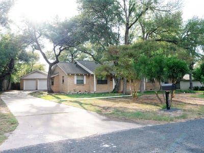 Living area at 13002 Cedarhurst Cir - 4 bed 2 bath home