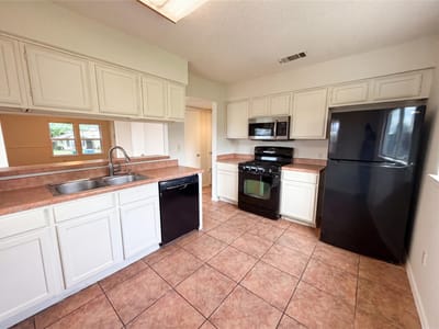 Living area at 1301 Pitcairn DR - 3 bed 2 bath home