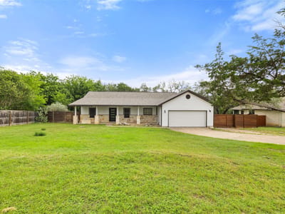 Living area at 1301 S Quinlan Park Rd - 3 bed 2 bath home