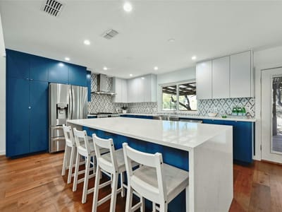 Living area at 13016 S Madrone Trl - 4 bed 2 bath home