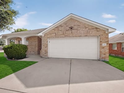 Property photo 2 at 1302 Rainbow Parke DR - 3 bed 2 bath home