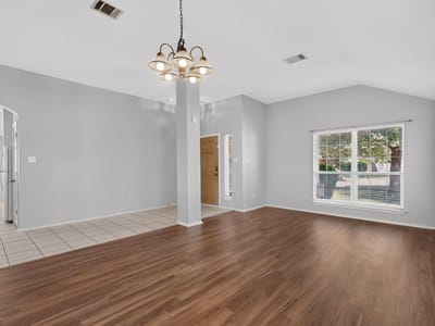 Property photo 4 at 1302 Rainbow Parke DR - 3 bed 2 bath home