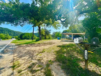 Living area at 1302 S Quinlan Park RD - Baldwins Point Resub, Austin, TX