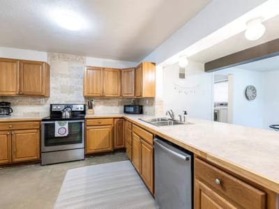 Property photo 5 at 1303 Haynes ST - 5 bed 3 bath home