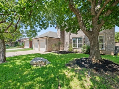 Living area at 1304 Meadow Lark DR - 4 bed 2 bath home
